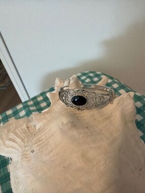 Sarah Coventry VINTAGE silver and faux black onyx bracelet